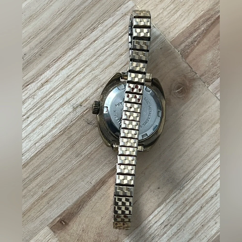 Waltham Self-Winding Incabloc 17 Jewels Vintage Watch Silver Dial Date Window